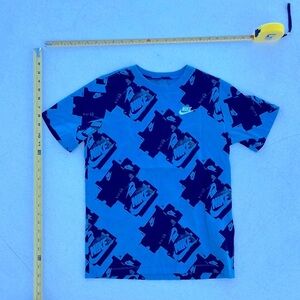 Gently Used Youth XL Nike Shirt